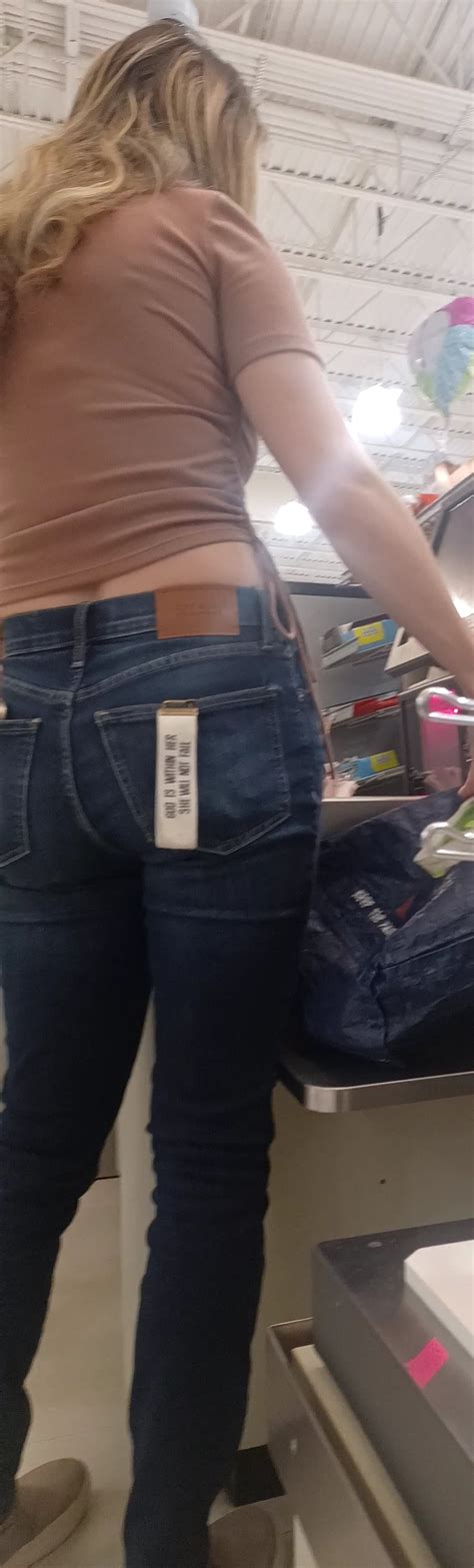 Sexy Blonde Mama Tight Jeans Forum