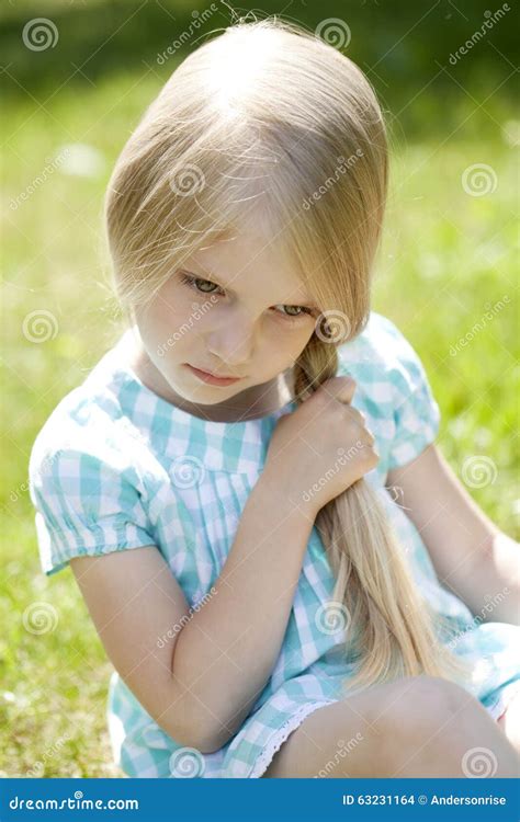Portrait D Une Belle Petite Fille Blonde Trois Ans Photo Stock Image Du Adorable Beaut