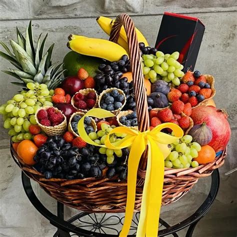 Корзина с фруктами и ягодами "Изобилие" купить в Москве - Цены на ...