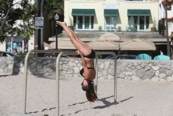 Imogen Thomas In A Bikini On The Beach In Miami March Phun Org Forum