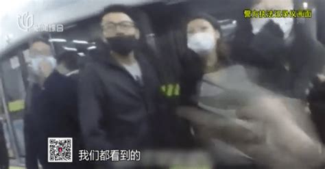 女子在地铁连扇路人10个耳光，警察赶到后还大叫！起因太无语 男子