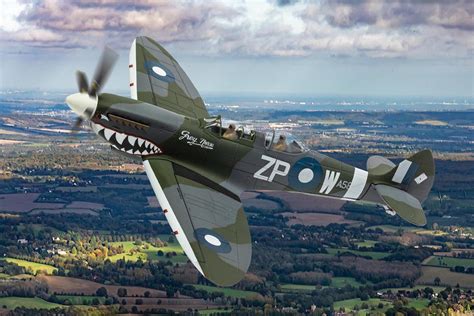 AA29201 Supermarine Spitfire T.9 TE308 'Grey Nurse', Biggin Hill ...