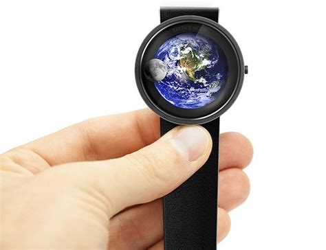 Earth and moon watch: лунно-космические часы Александра Сорокина