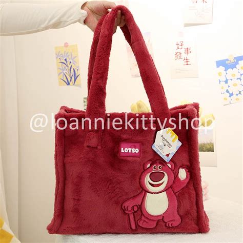 CÓ SẴN CHÍNH HÃNG toystory mẫu túi xách gấu dâu LOTSO hot trend thời trang MixASale