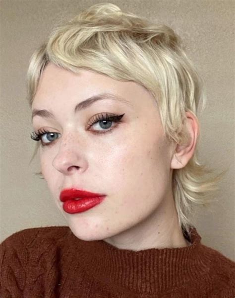 24 Dazzling Blonde Pixie Cut Ideas Youll Want To Try Girl Haircuts