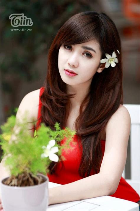 Nh Ng Hot Girl Xinh Nh M Ng C A I H C Hutech