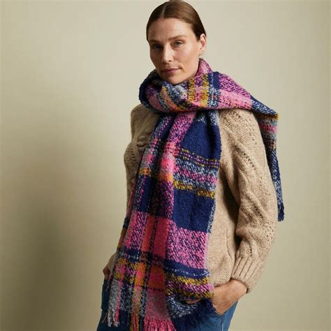 Sainsbury's grows clothing market share as fashion edges up in festive ...