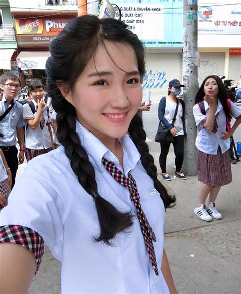 3 hot girl nhan sắc vạn người mê đất Sài Gòn Báo Dân trí