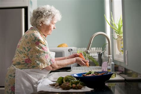 Symptoms of Dementia: Decreased Problem-Solving Ability - The Gables