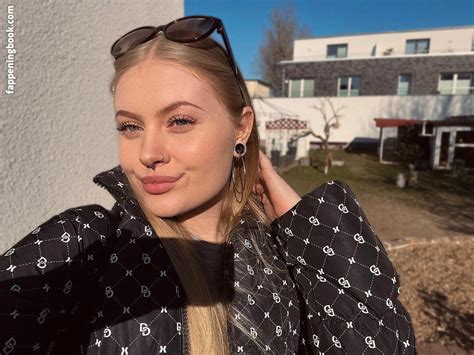 Emaazing Nude OnlyFans Leaks Fappening FappeningBook