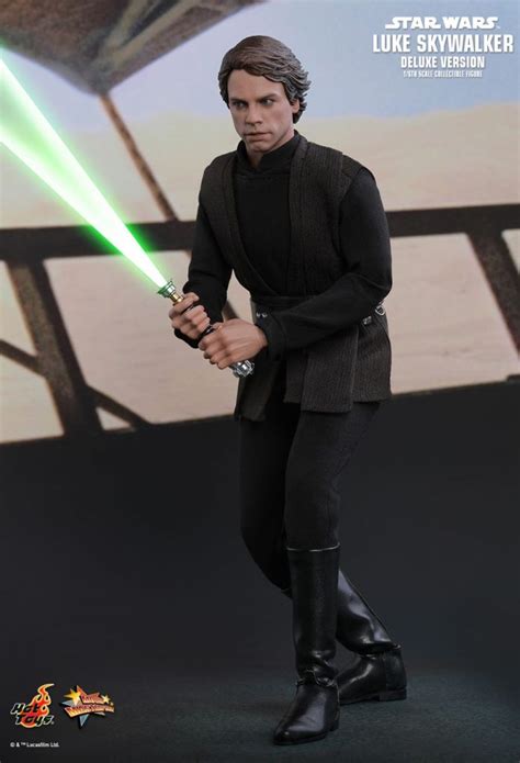 Hot Toys Luke Skywalker Deluxe Version Has All The Accessories
