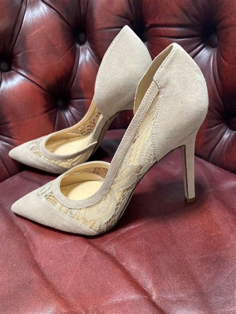 Schöne Pumps in nude mit Spitzendetails Neu gemäss Beschreibung in Zürich für CHF 40 mit