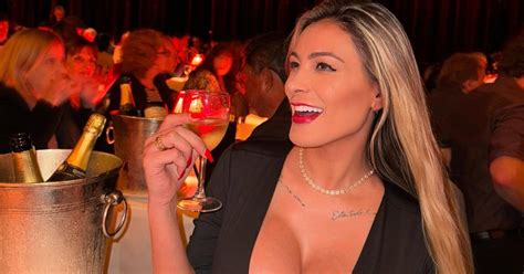 Andressa Urach dá dicas práticas para sexo anal prazeroso e garante