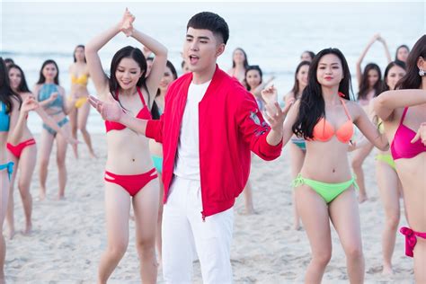 Đốt mắt với loạt ảnh bikini nóng bỏng của thí sinh Hoa hậu Việt Nam 2018