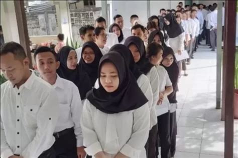 Honorer Happy Ending Batal Phk Dan Terima Gaji Rp Juta Klik Pendidikan