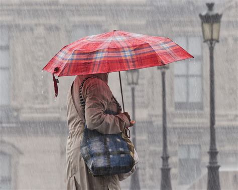 Lyon Des Pluies Diluviennes Orages Violents Une Vigilance M T O