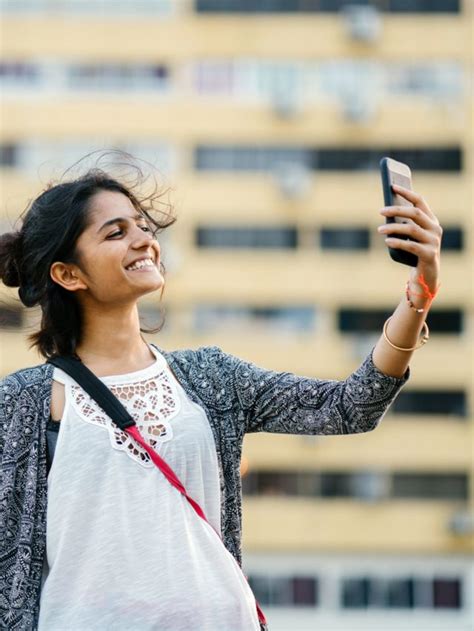 Selfies La Distorsión De La Imagen Infobae Stories