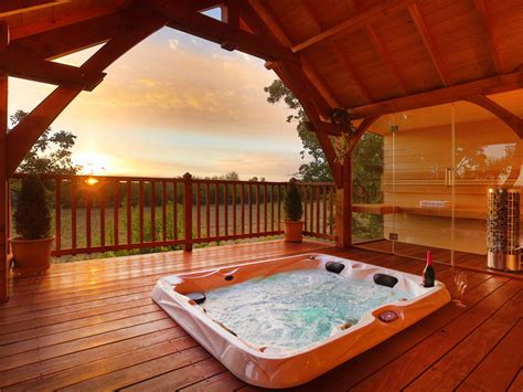 Cabane De Luxe Avec Sauna Et Jacuzzi Cabane Dans Les Arbres Languedoc