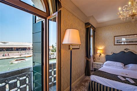 Hotel Antiche Figure, Venice | kimkim