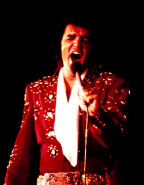 Elvis Live On Stage In 1972 Elvis Presley Elvis Presley Music Elvis