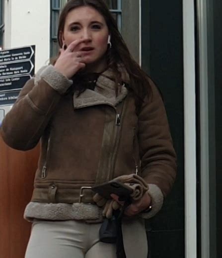 Beautiful Looking Girl With Tight Ass In Leggings Bending Over Spandex Leggings Yoga Pants