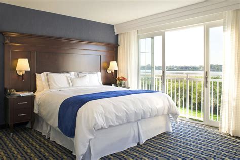 Newport Beach Hotel & Suites Reviews, Deals & Photos 2024 - Expedia