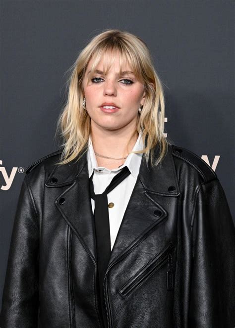 Rene Rapp Renee Blonde Wife Blonde Moments