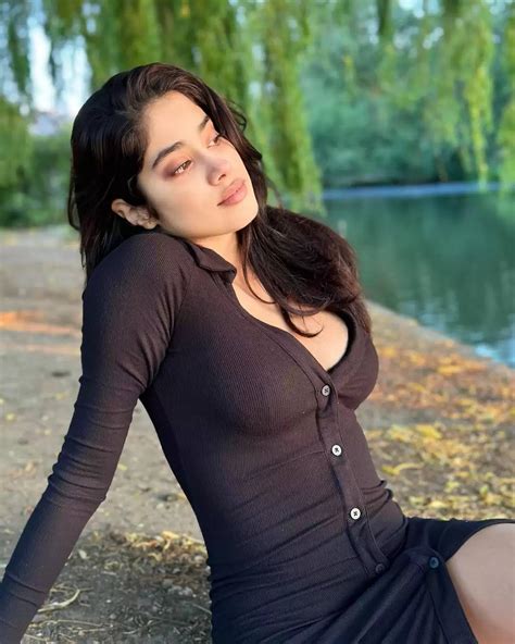 Photo Gallery: Jhanvi Kapoor looked gorgeous in her latest pics, see ...