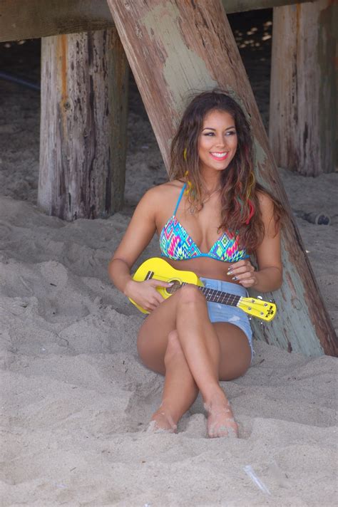 ALI LEE: Photo
