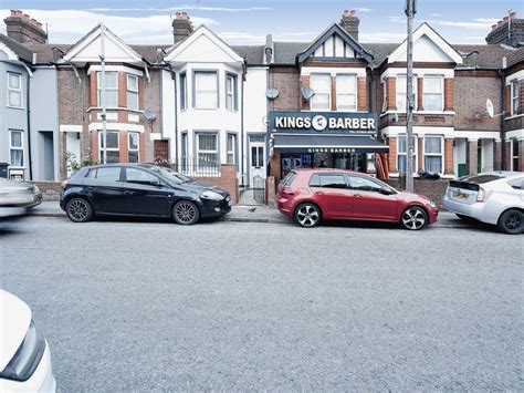 3 Bed Terraced House For Sale In Dallow Road Luton Lu1 £325000 Zoopla