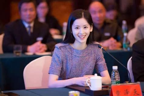 Hot girl trà sữa xứ Trung nhan sắc phong độ ở tuổi Báo Tri thức và Cuộc sống TIN TỨC