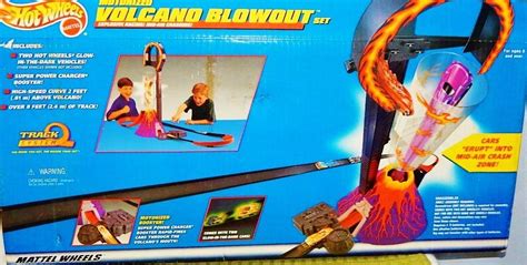 Motorized Hot Wheels Volcano Blowout Set Complete With Glow In Dark Cars