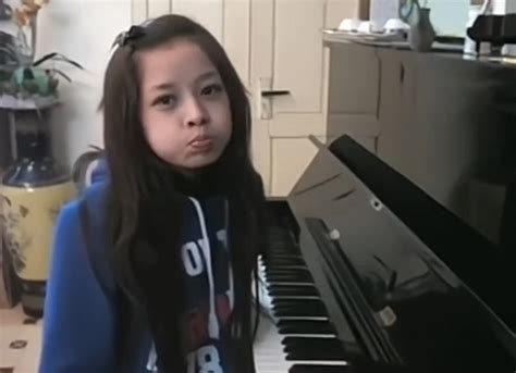 Clip Chi Pu đánh đàn thời trung học bỗng hot trở lại nhan sắc trong quá khứ khiến netizen xuýt xoa