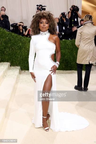 Hot Sexy New Adrienne Warren Bikini Pics