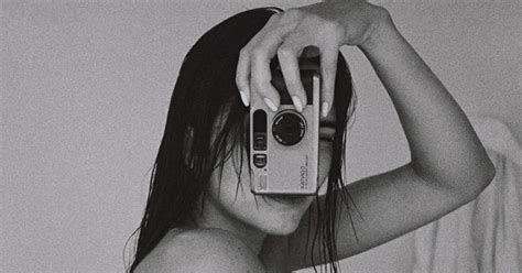 Provocative Picture Kendall Jenner Poses Nude
