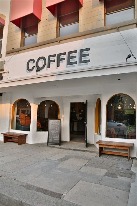 Naked Lounge Chico B L U S H