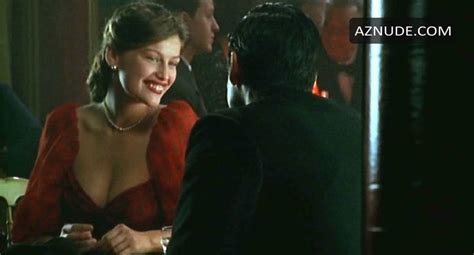 LA BICYCLETTE BLEUE NUDE SCENES AZNude