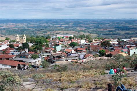 Prefeitura de São Thomé das Letras abre 65 vagas em concurso para todos