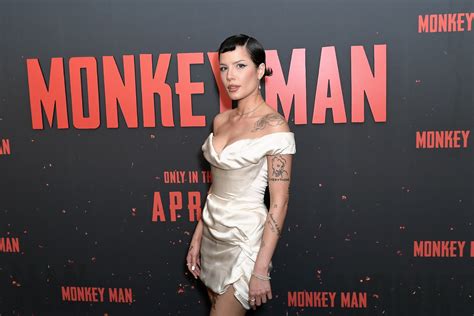 Halsey Seemingly Reveals Cancer & Lupus Diagnosis - Entertainment Buzz