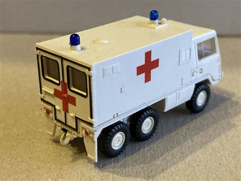 Roco Miniatur Modell H Pinzgauer X Rotes Kreuz Im Ma Stab