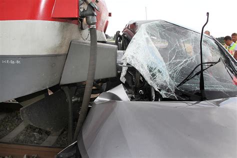 Crash mit Zug Autofahrerin 20 tot Abendzeitung München