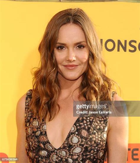 7 Hot Sexy Erinn Hayes Bikini Pics