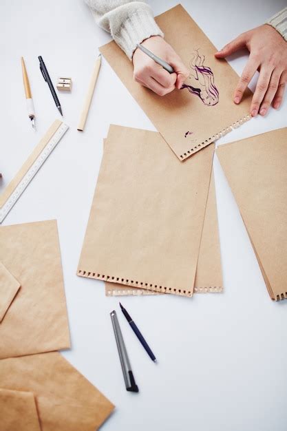 photo top view   artist drawing