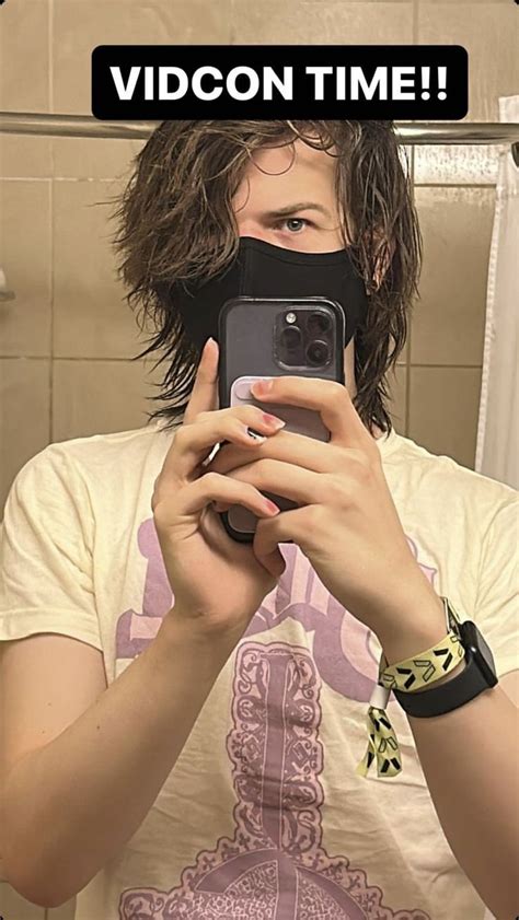 Pin On Ranboo And Co In Pretty Boy Swag Hot British Men Pretty And Cute