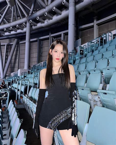 LE SSERAFIM’s Sakura Shocks Fans As She Inadvertently Shows Off Her ...