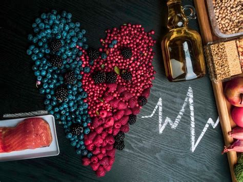 Selección de alimentos buenos para el corazón y el cerebro Foto Premium