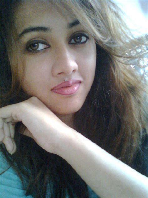 Desi Beautiful Cute Girls Red Lips L Sizzling Sexy Larkiyan Lips Shape Images L Desi Girls Hot