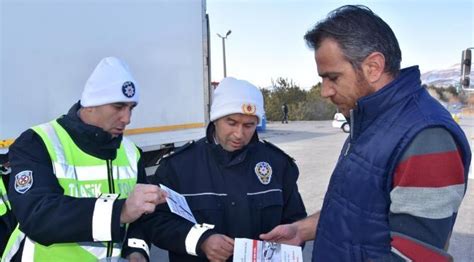 Polisten sürücü ve yolculara emniyet kemeri uyarısı Sözcü