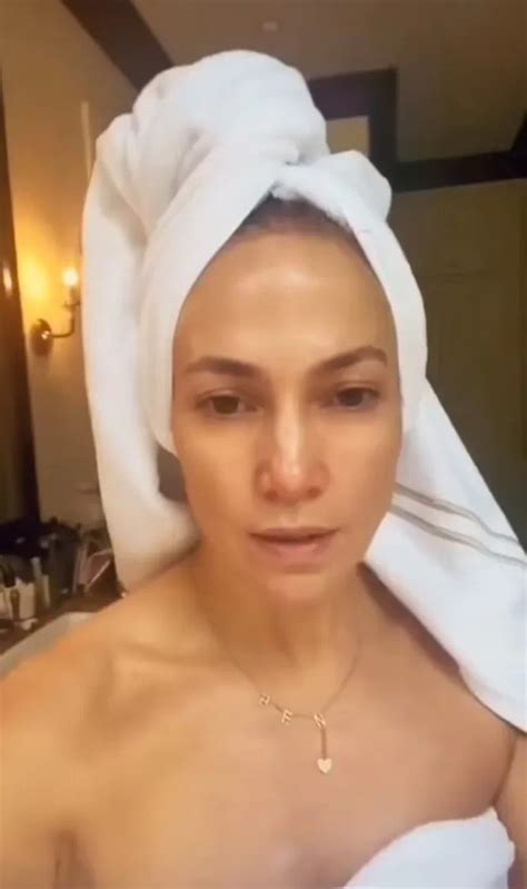 Strange Face And Too Revealing Body Half Naked Jennifer Lopez Stunned Fans Everythingfun