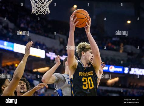 Uc Riversides Lachlan Olbrich 30 Grabs The Rebound Against Creighton
